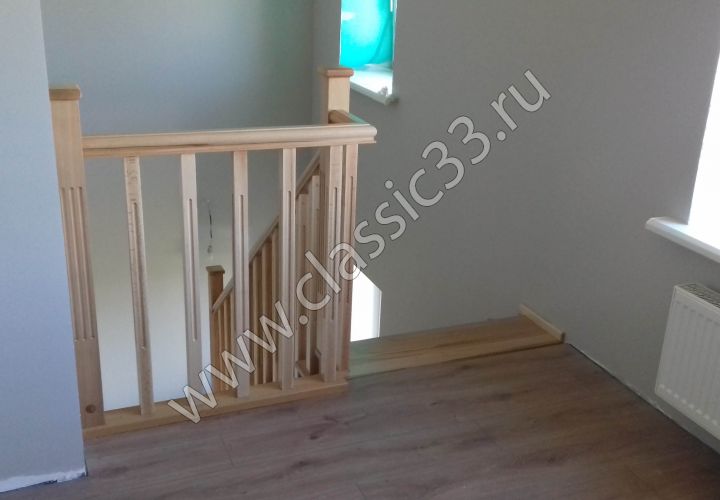 Лестница закрытая с забежными ступенями
