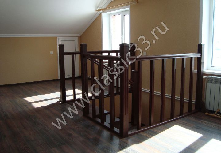Открытая лестница из дерева